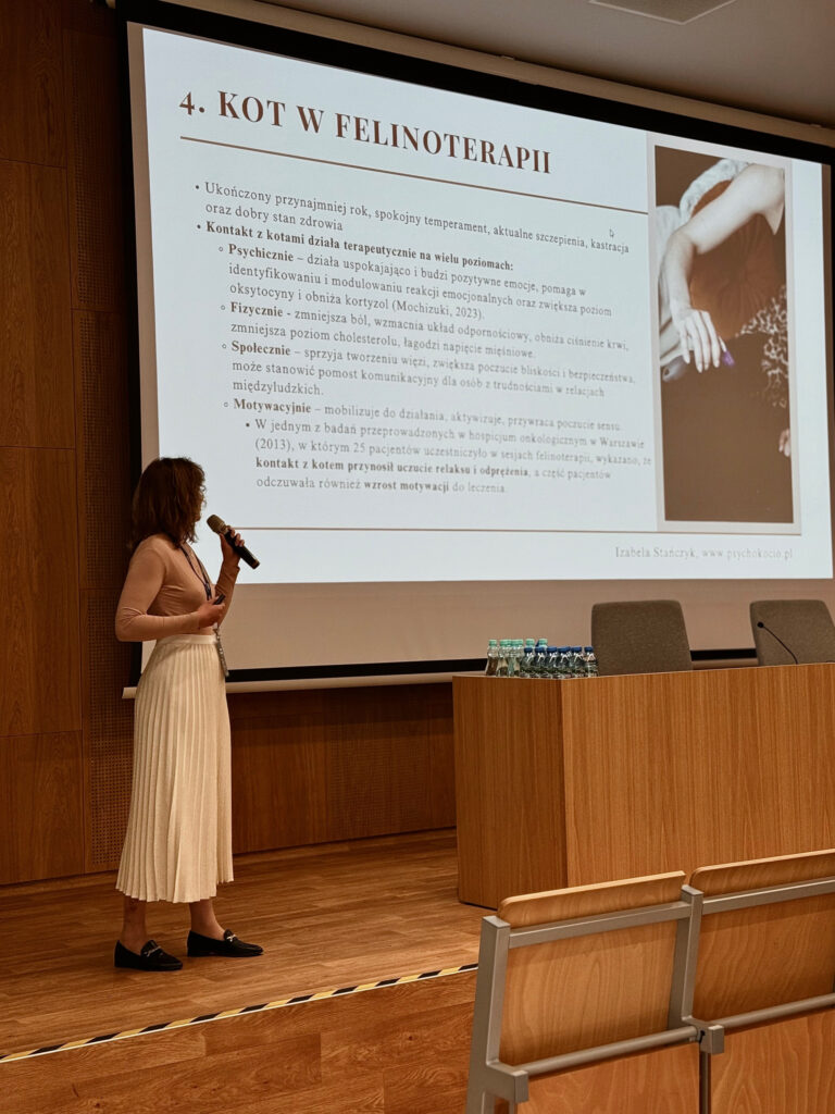 Konferencja naukowa o terapii z udziałem kotów – felinoterapeutka Izabela Stańczyk, Kraków.
